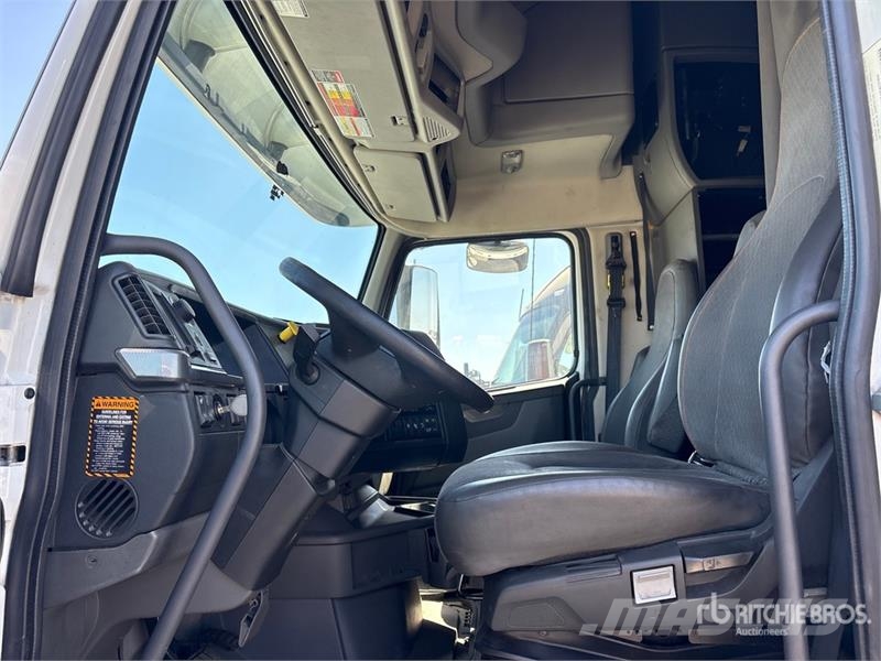 Volvo VNL860 Vlačilci