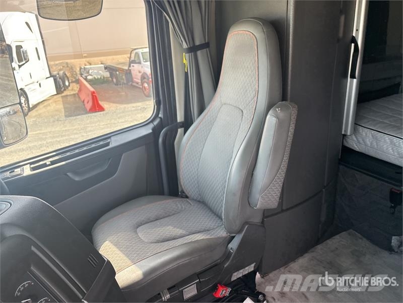 Volvo VNL860 Prime Movers