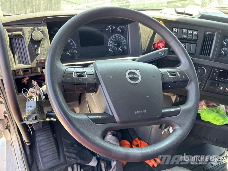 Volvo VNL860 Trekkers