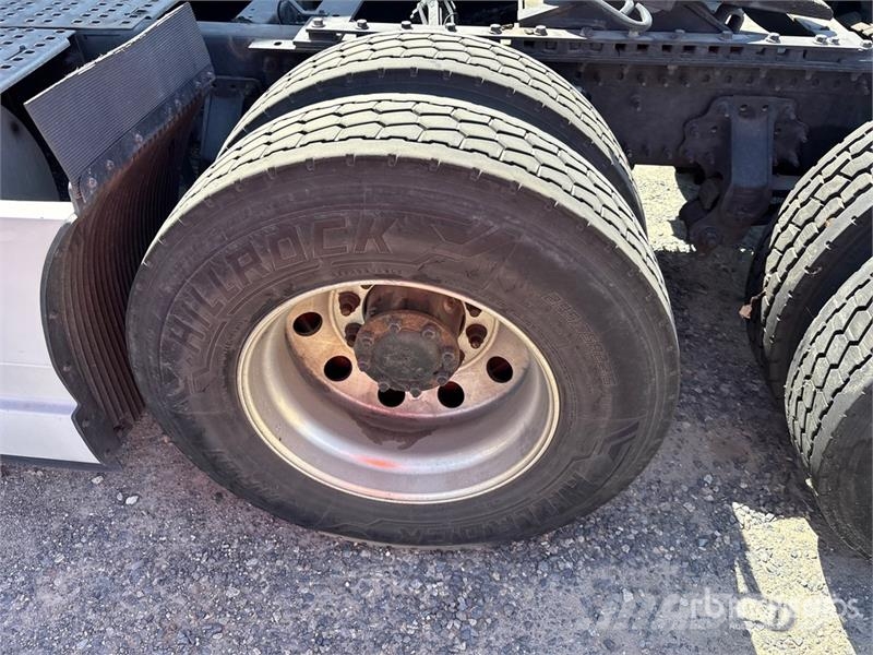 Volvo VNL860 Trekkers