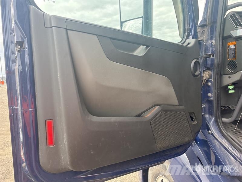 Volvo VNL860 Prime Movers