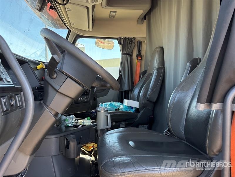Volvo VNL860 Prime Movers