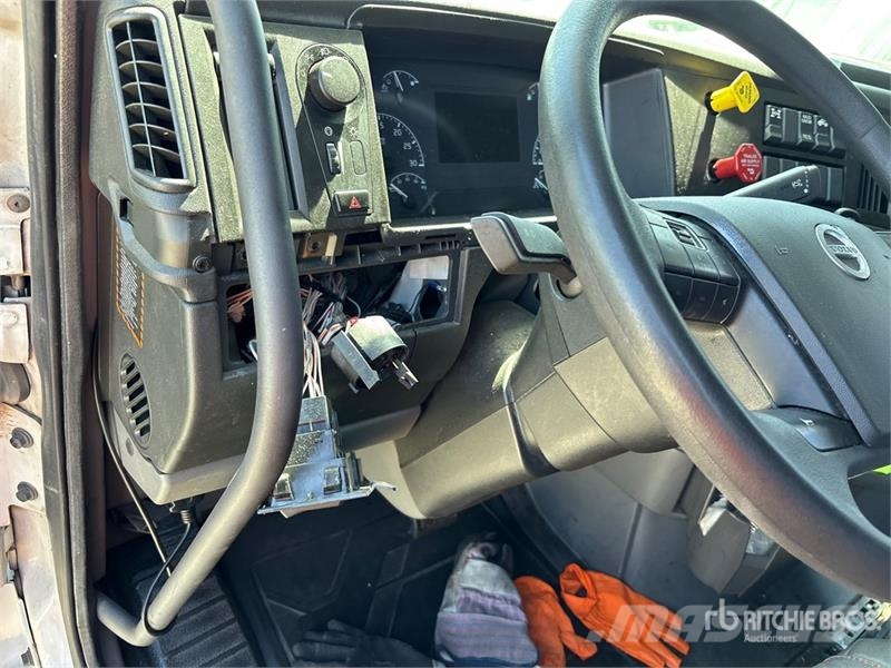 Volvo VNL860 Trekkers