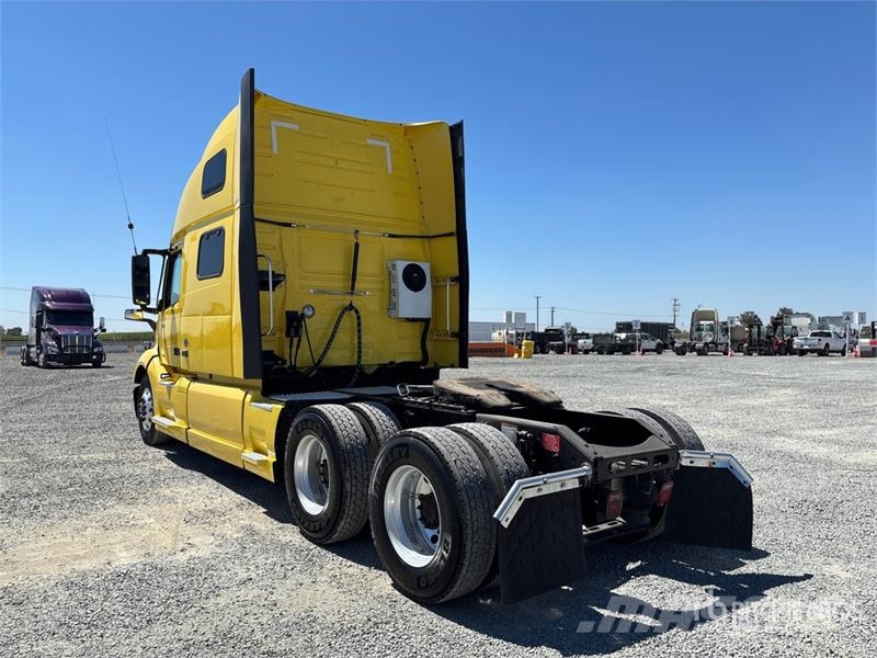 Volvo VNL860 Prime Movers