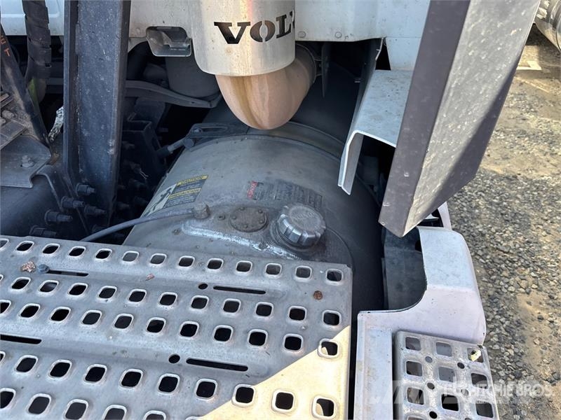 Volvo VNL860 Trekkers