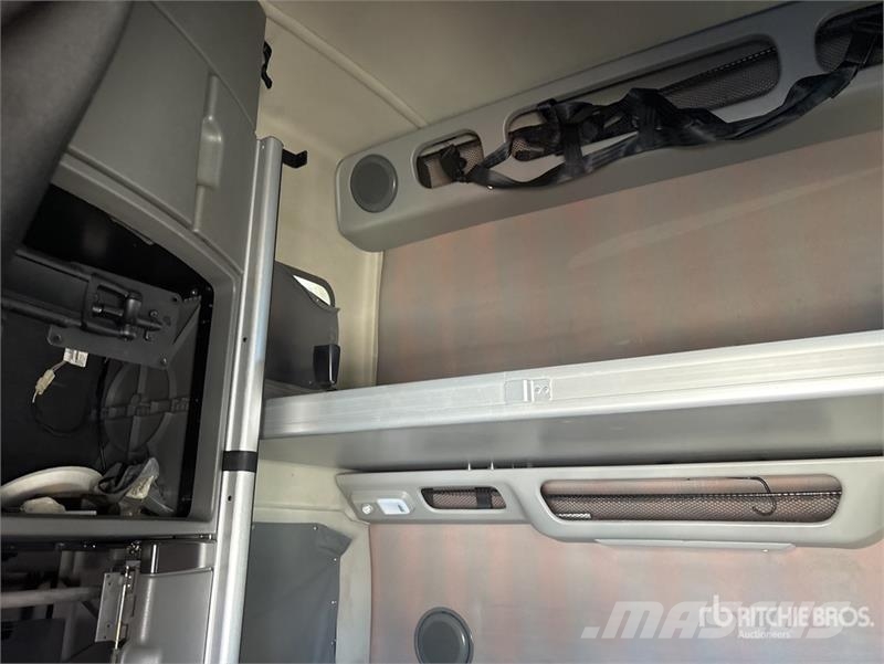 Volvo VNL860 Prime Movers