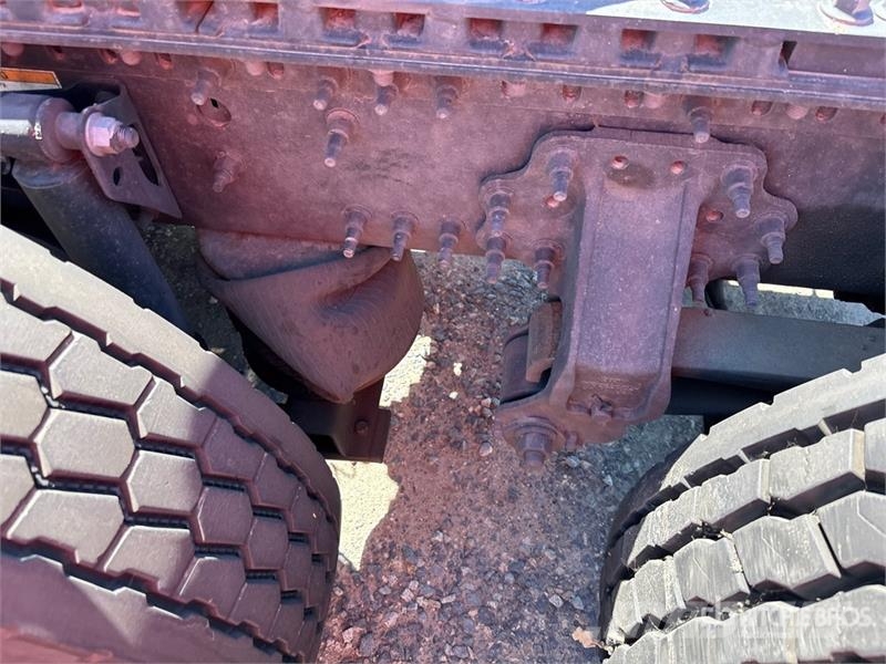 Volvo VNL860 Trekkers