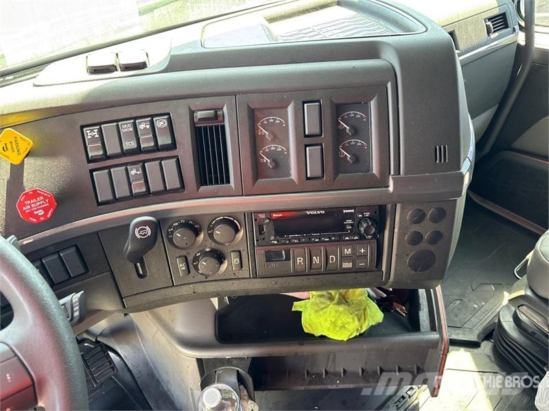 Volvo VNL860 Trekkers