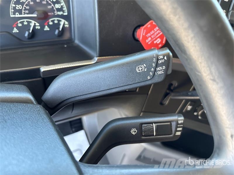 Volvo VNL860 Prime Movers