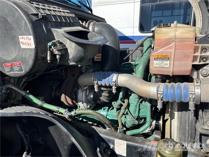 Volvo VNL860 Sattelzugmaschinen