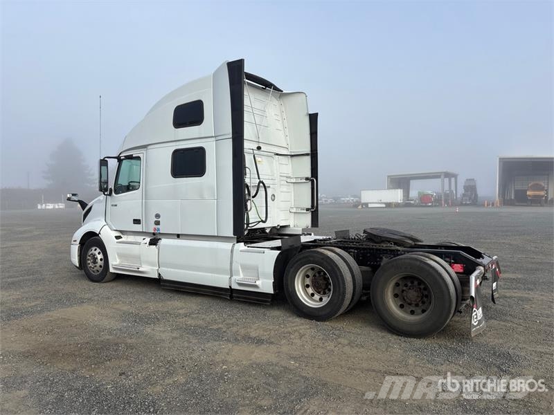 Volvo VNL860 Trekkers