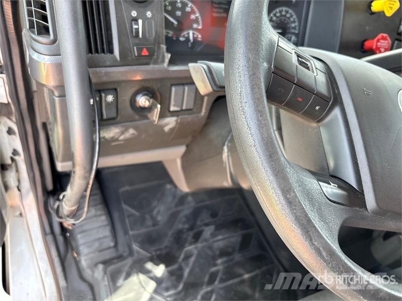 Volvo VNL860 Tegljači