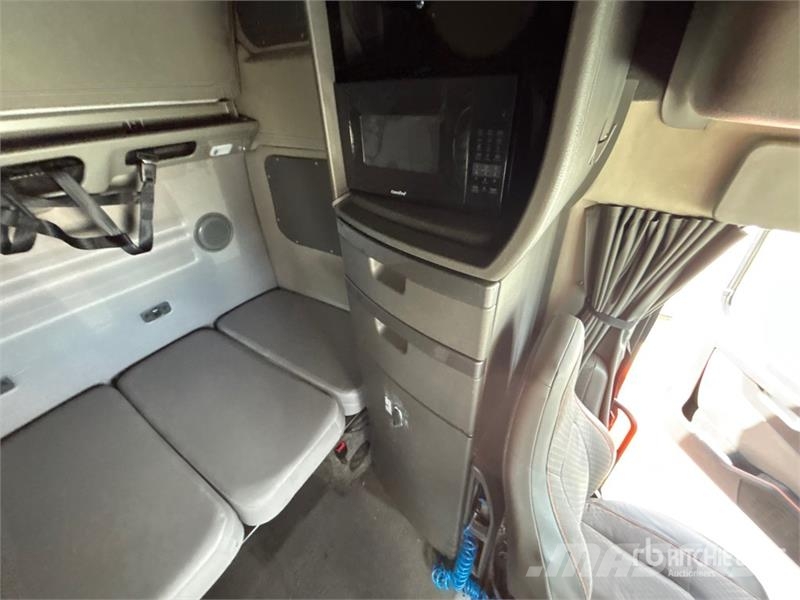 Volvo VNL860 Tegljači