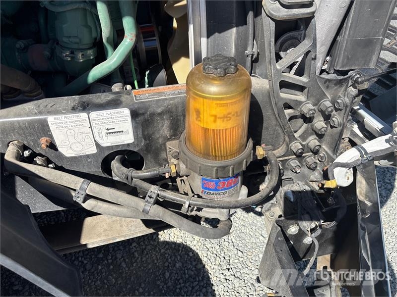 Volvo VNL860 6x4 T/A Sleeper Truck Tractor 牵引车