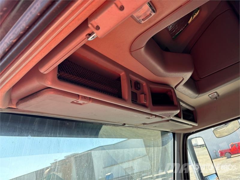 Volvo VNL860 6x4 T/A Sleeper Truck Tractor Vetopöytäautot