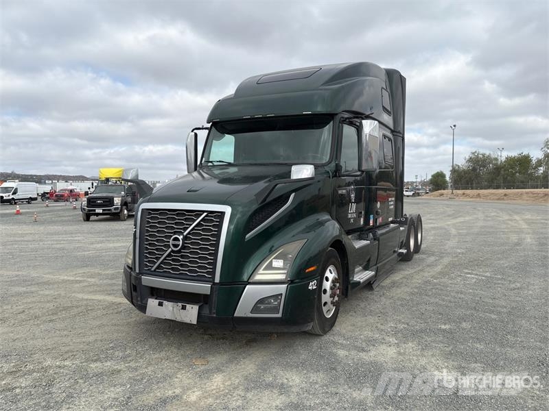 Volvo VNL860 6x4 T/A Sleeper Truck Tractor 牵引车