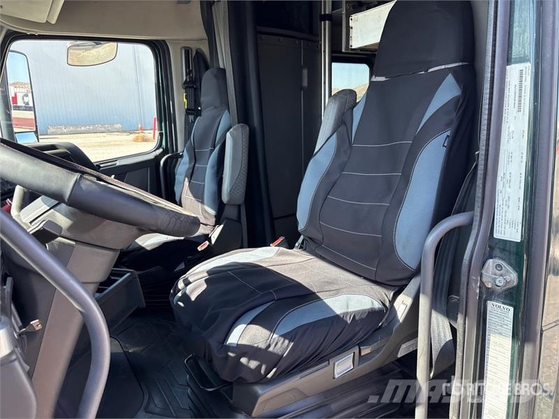 Volvo VNL860 6x4 T/A Sleeper Truck Tractor Motrici e Trattori Stradali