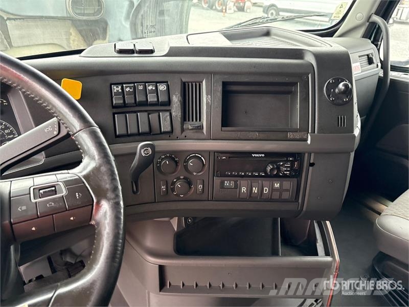 Volvo VNL860 6x4 T/A Sleeper Truck Tractor 牵引车