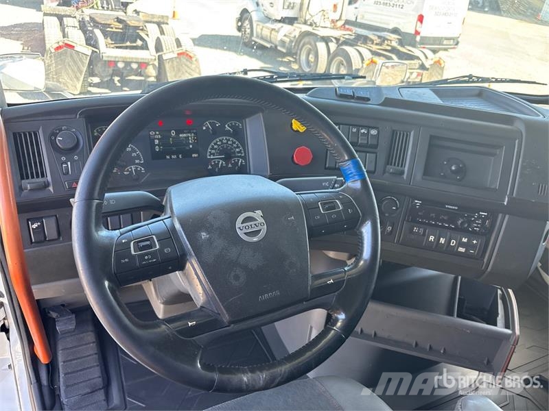 Volvo VNL860 6x4 T/A Sleeper Truck Tractor 牵引车
