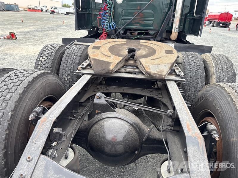 Volvo VNL860 6x4 T/A Sleeper Truck Tractor 牵引车