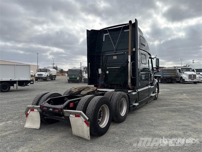 Volvo VNL860 6x4 T/A Sleeper Truck Tractor 牵引车
