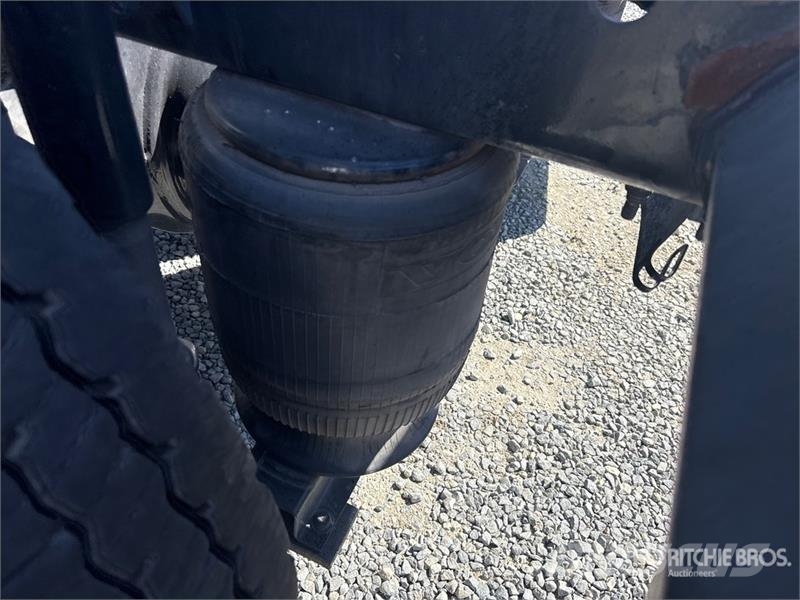 Volvo VNL860 6x4 T/A Sleeper Truck Tractor 牵引车