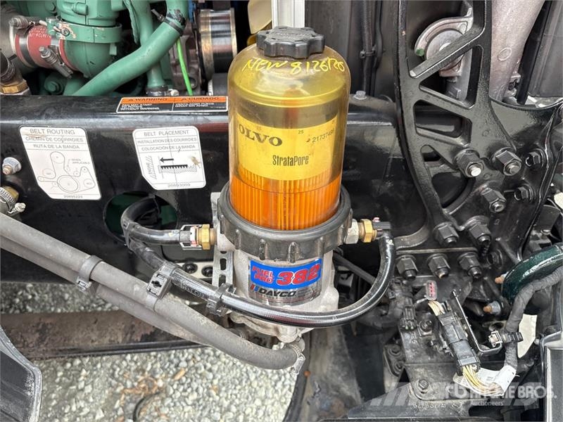 Volvo VNL860 6x4 T/A Sleeper Truck Tractor 牵引车