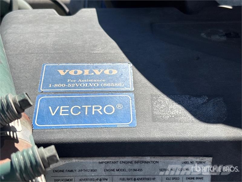 Volvo VNL860 6x4 T/A Sleeper Truck Tractor Vilcēji