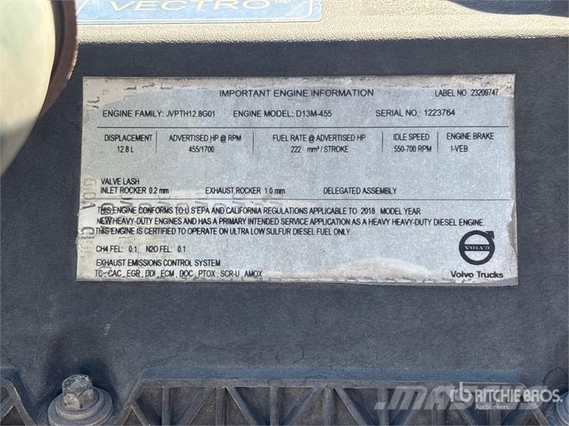 Volvo VNL860 6x4 T/A Sleeper Truck Tractor Vilcēji