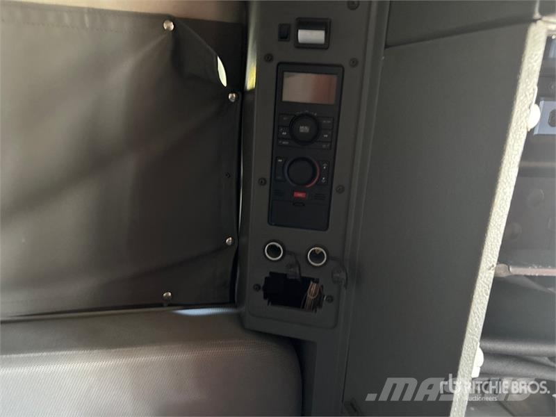 Volvo VNL860 6x4 T/A Sleeper Truck Tractor 牵引车