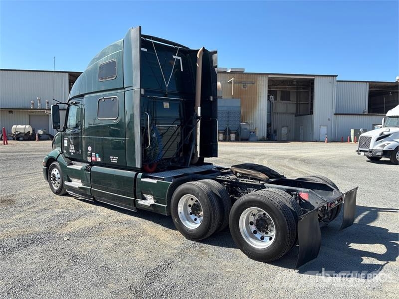 Volvo VNL860 6x4 T/A Sleeper Truck Tractor Motrici e Trattori Stradali