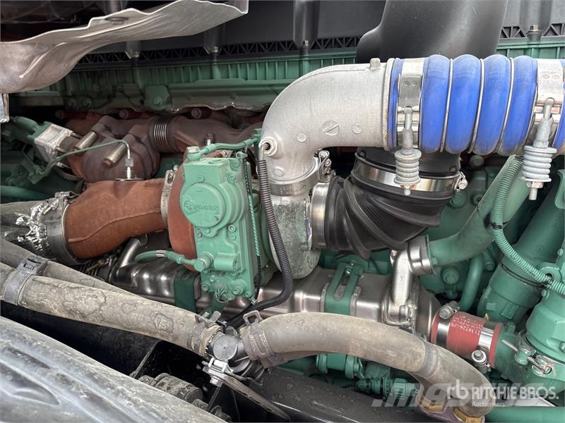 Volvo VNL860 6x4 T/A Sleeper Truck Tractor 牵引车