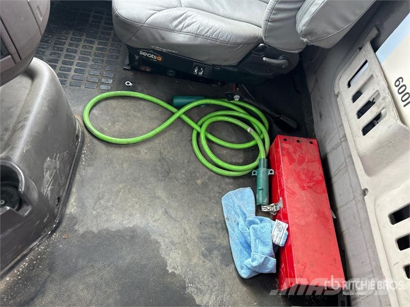 Volvo VNM 牵引车