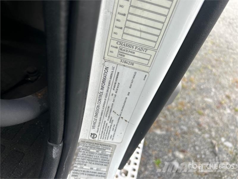 Volvo VNM 牵引车