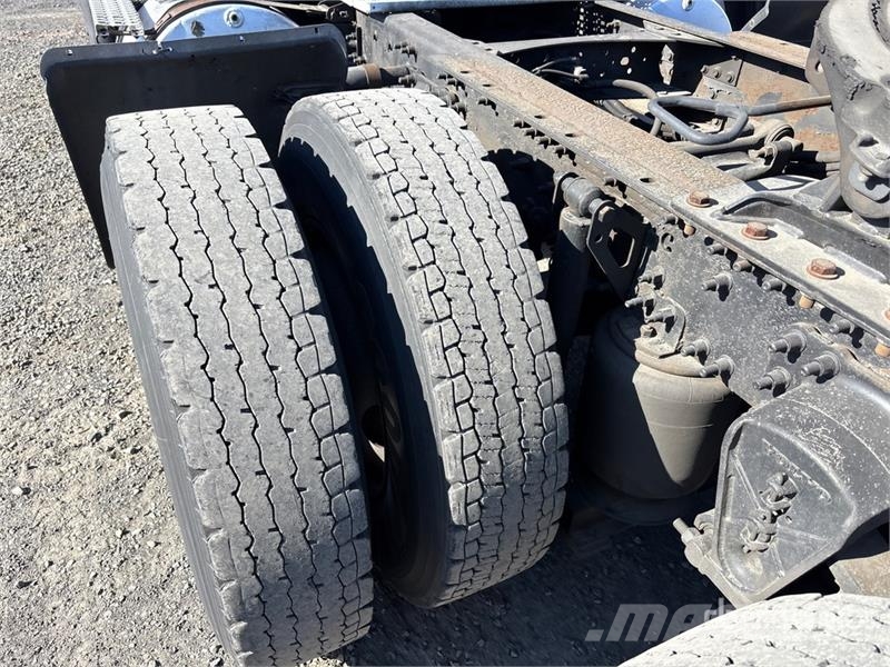 Volvo VNM وحدات الجر