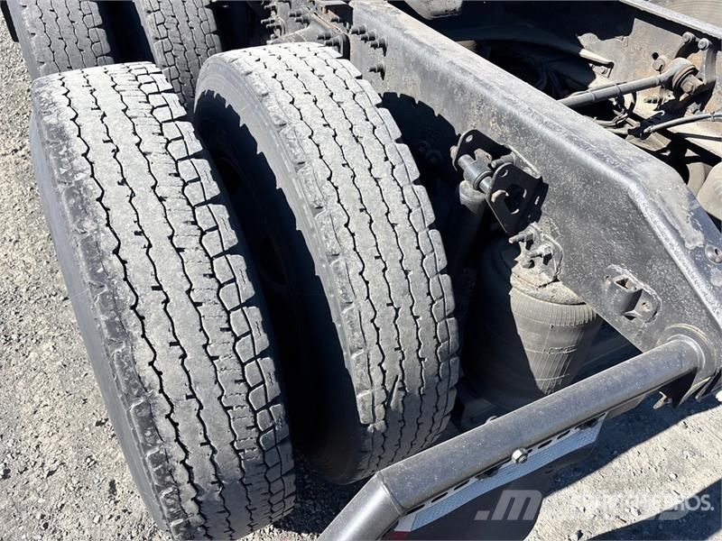 Volvo VNM وحدات الجر