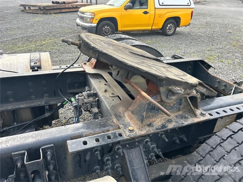 Volvo VNM 牵引车