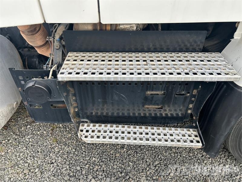 Volvo VNM 牵引车