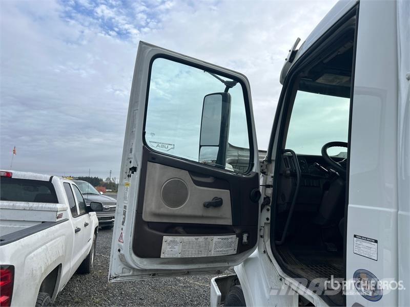 Volvo VNM 牵引车