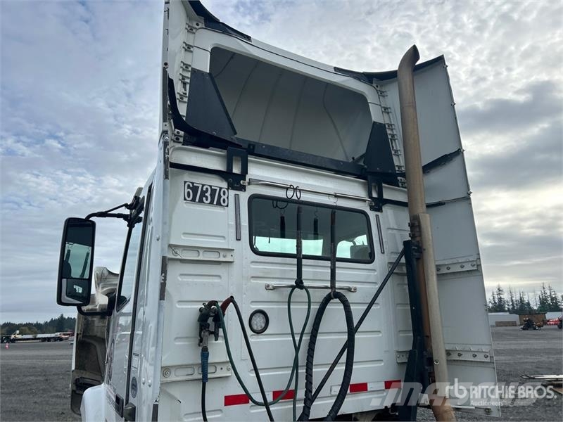 Volvo VNM 牵引车