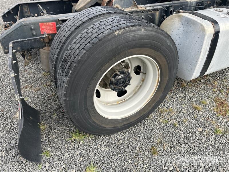 Volvo VNM 牵引车