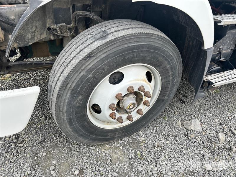 Volvo VNM 牵引车