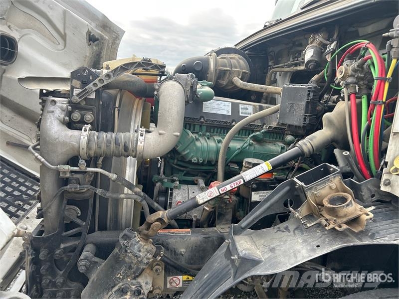 Volvo VNM 牵引车
