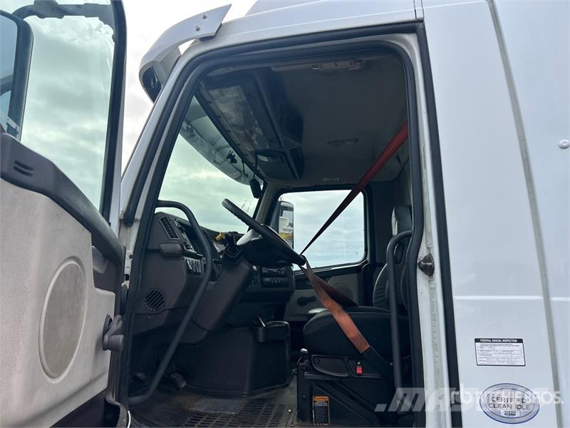 Volvo VNM 牵引车