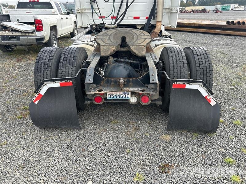 Volvo VNM 牵引车
