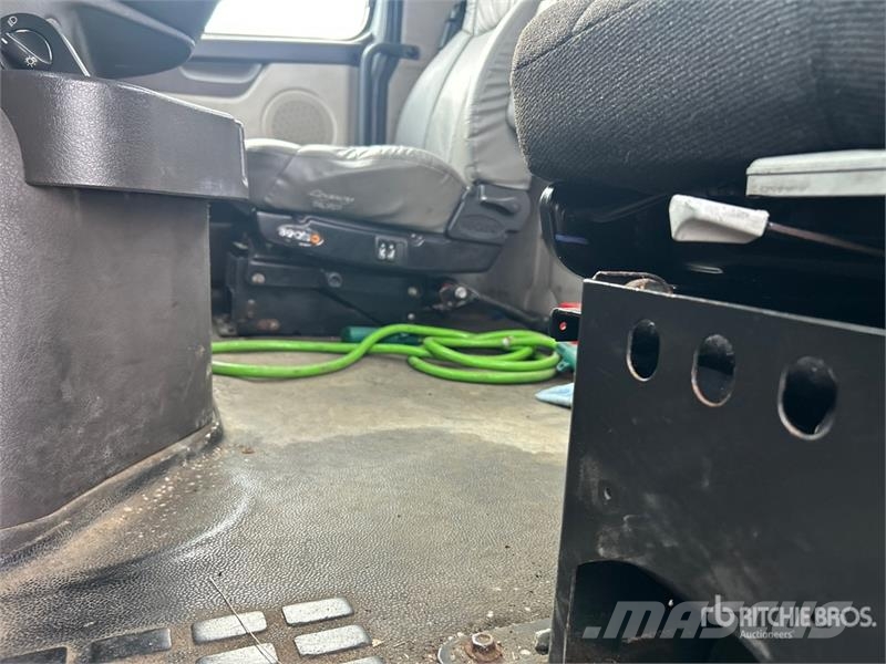 Volvo VNM 牵引车