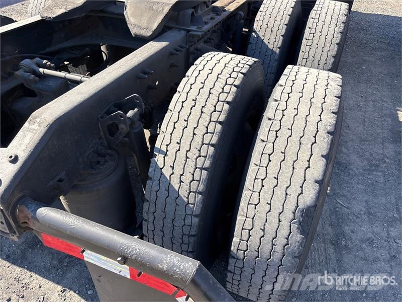 Volvo VNM وحدات الجر