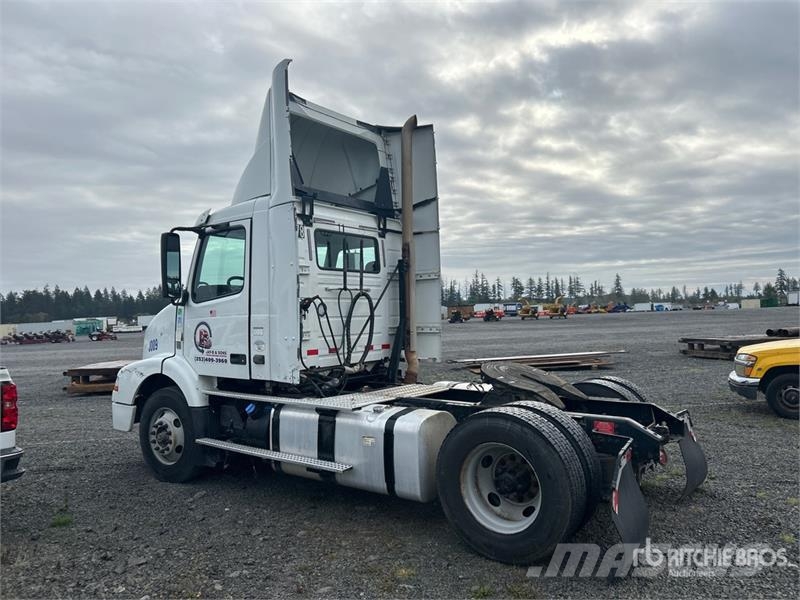 Volvo VNM 牵引车