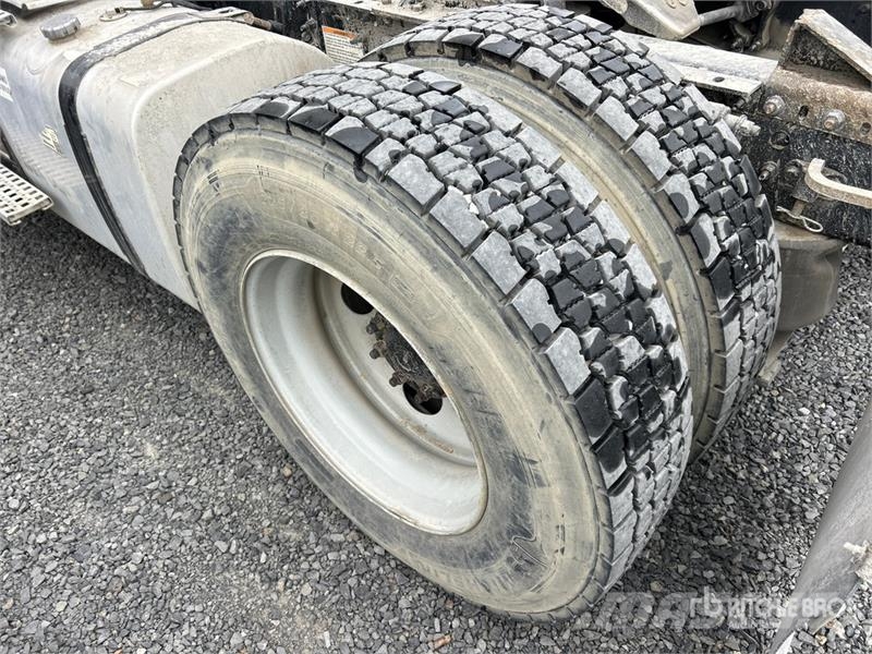 Volvo VNM Trekkers