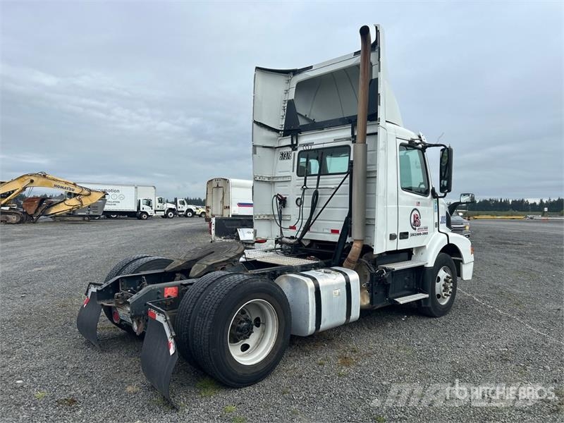 Volvo VNM 牵引车